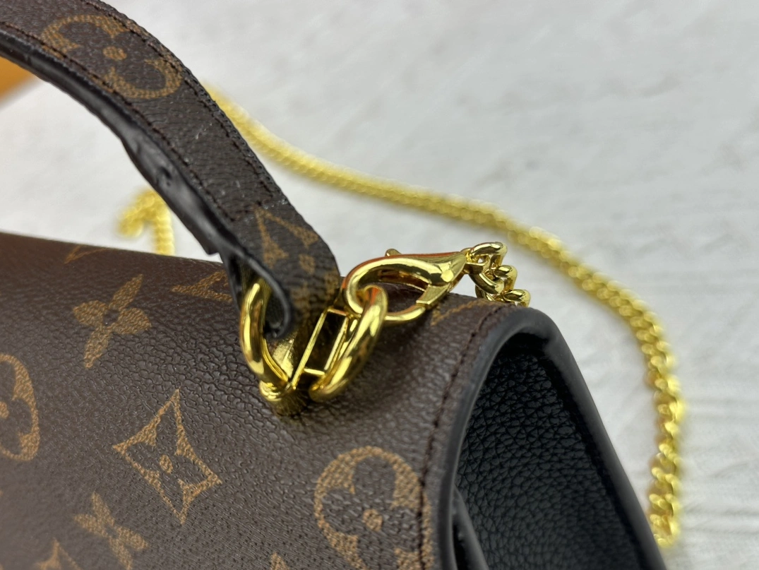 Durable 1952 Louis Vuitton AAA Quality Messenger Bags For Women