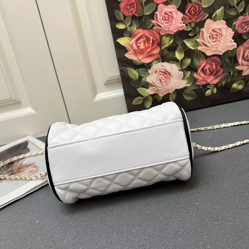 Durable 2120 Chanel AAA Quality Messenger Bags For Women