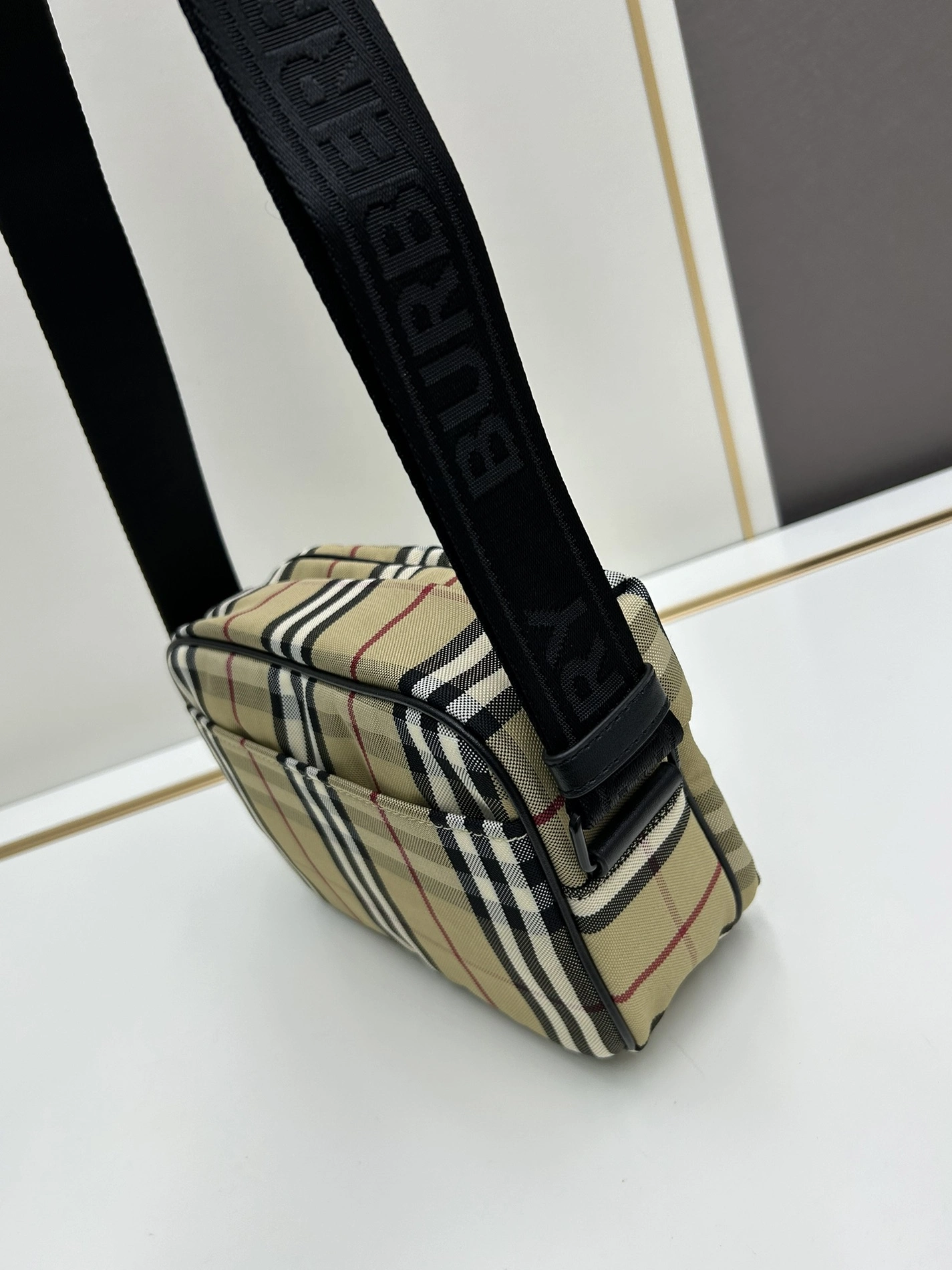 Durable 2488 Burberry AAA Quality Messenger Bags For Unisex