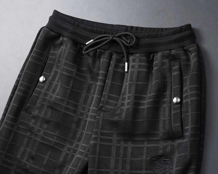 Durable 2607 Burberry Tracksuits Long Sleeved For Men