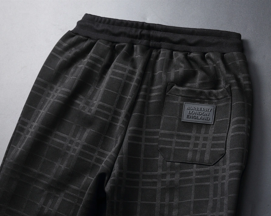 Durable 2607 Burberry Tracksuits Long Sleeved For Men