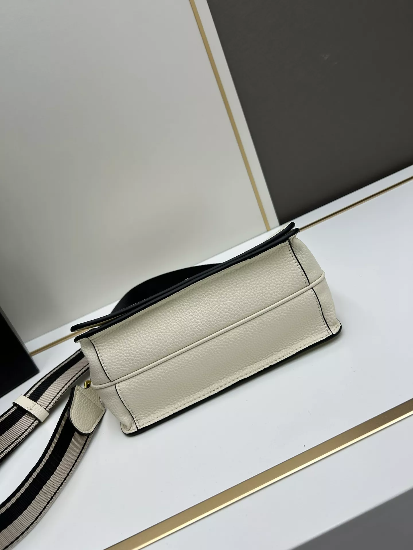 Durable 2618 Prada AAA Quality Messenger Bags For Women