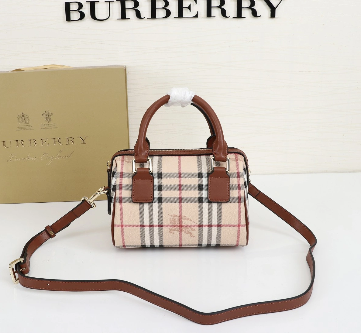 Durable 2665 Burberry AAA Quality Handbags For Women