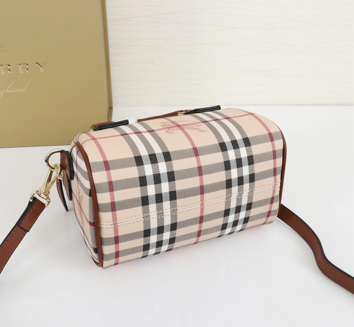 Durable 2665 Burberry AAA Quality Handbags For Women