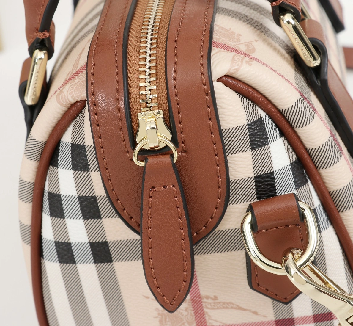 Durable 2665 Burberry AAA Quality Handbags For Women
