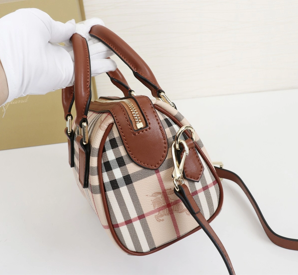 Durable 2665 Burberry AAA Quality Handbags For Women