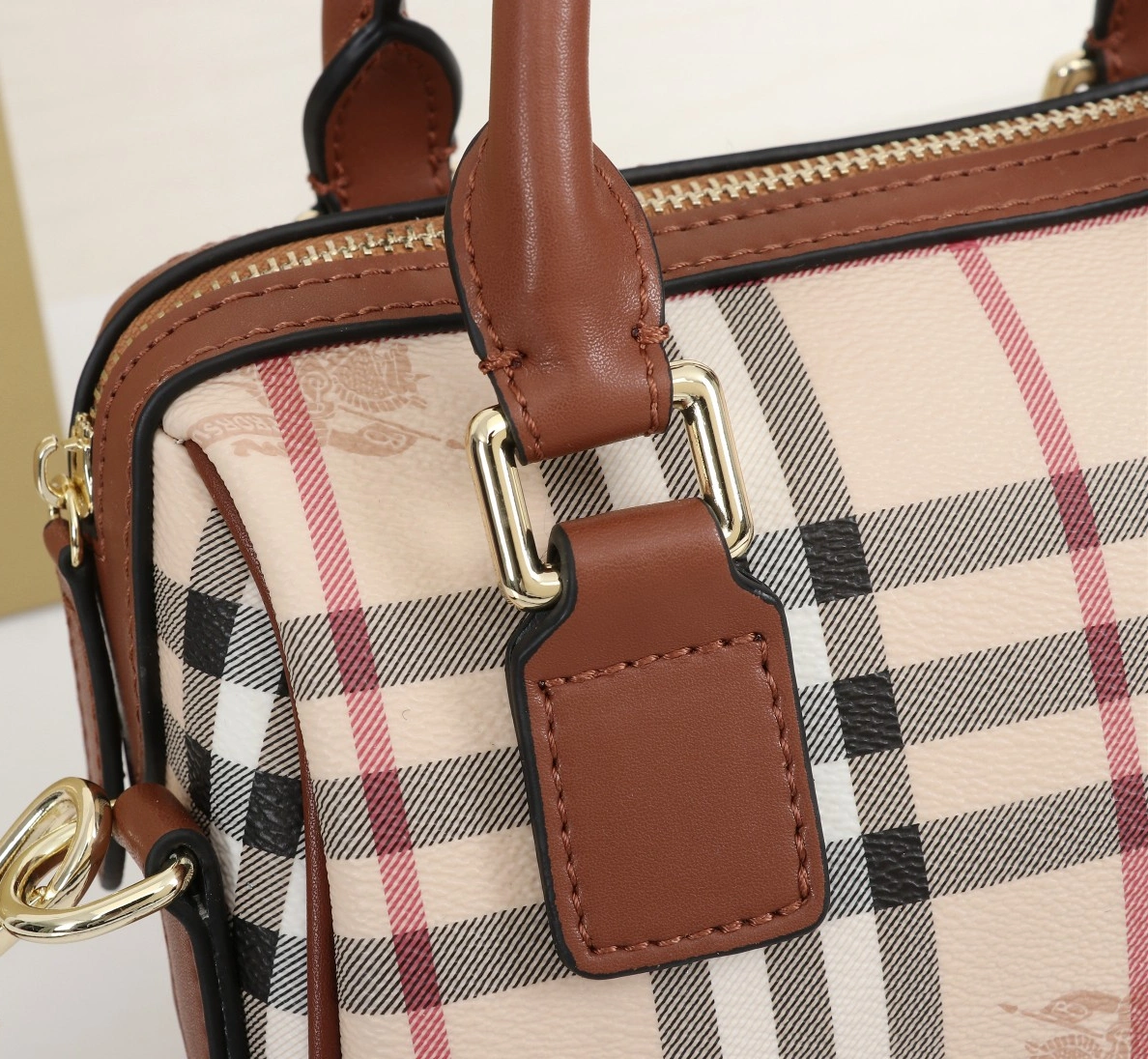 Durable 2665 Burberry AAA Quality Handbags For Women