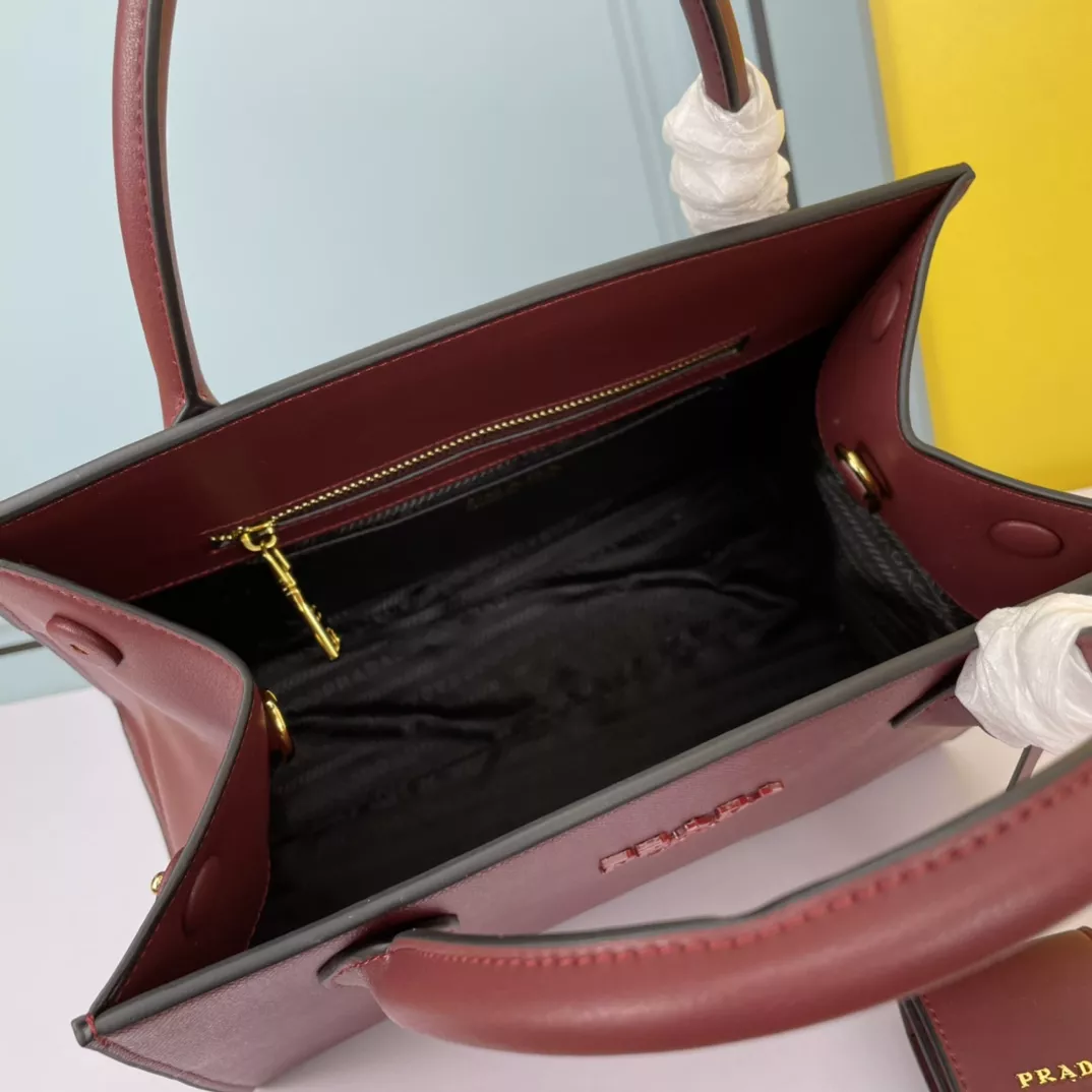 Durable 2699 Prada AAA Quality Handbags For Women