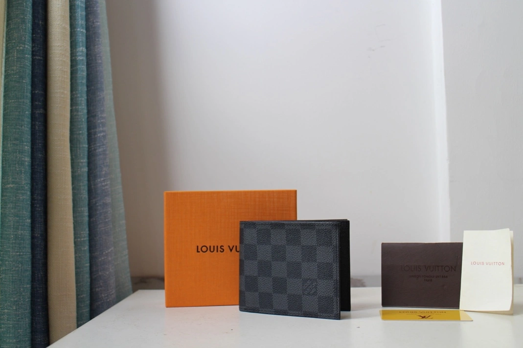 Durable 2717 Louis Vuitton AAA Man Wallets