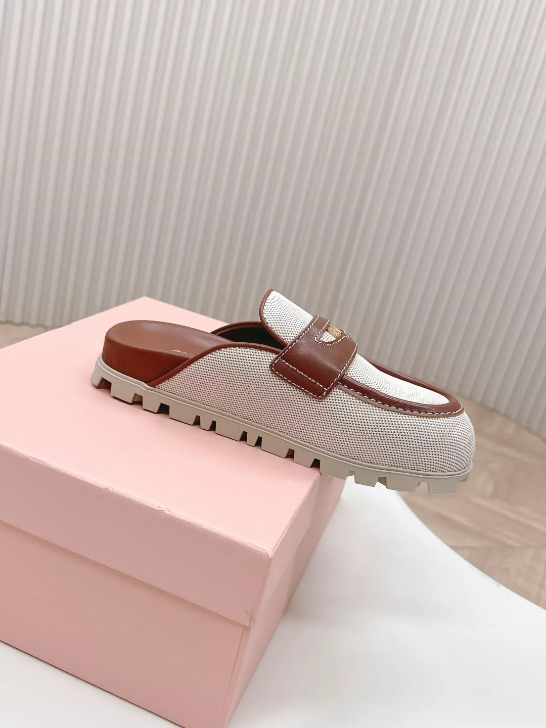 Durable 3021 MIU MIU Slippers For Women