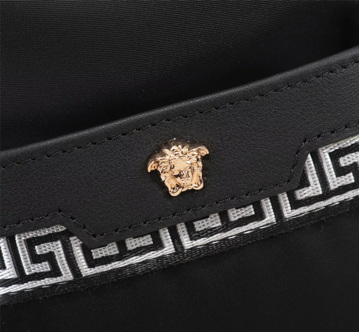 Durable 343 Versace AAA Man Messenger Bags