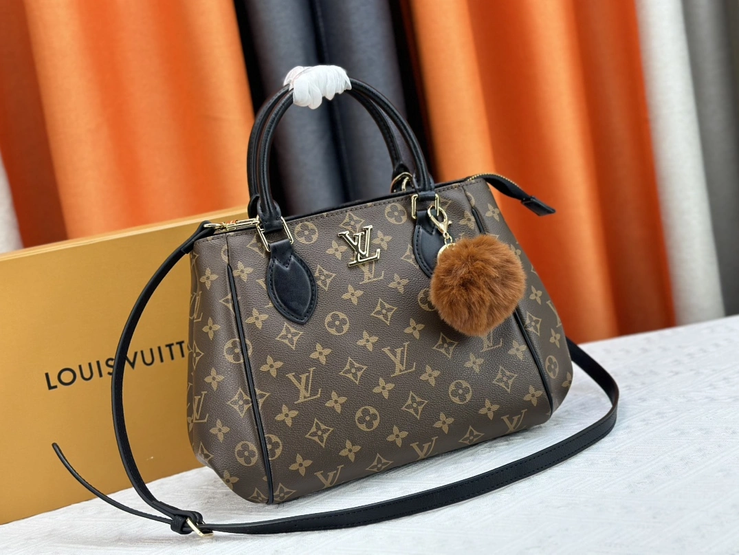 Durable 3474 Louis Vuitton AAA Quality Handbags For Women