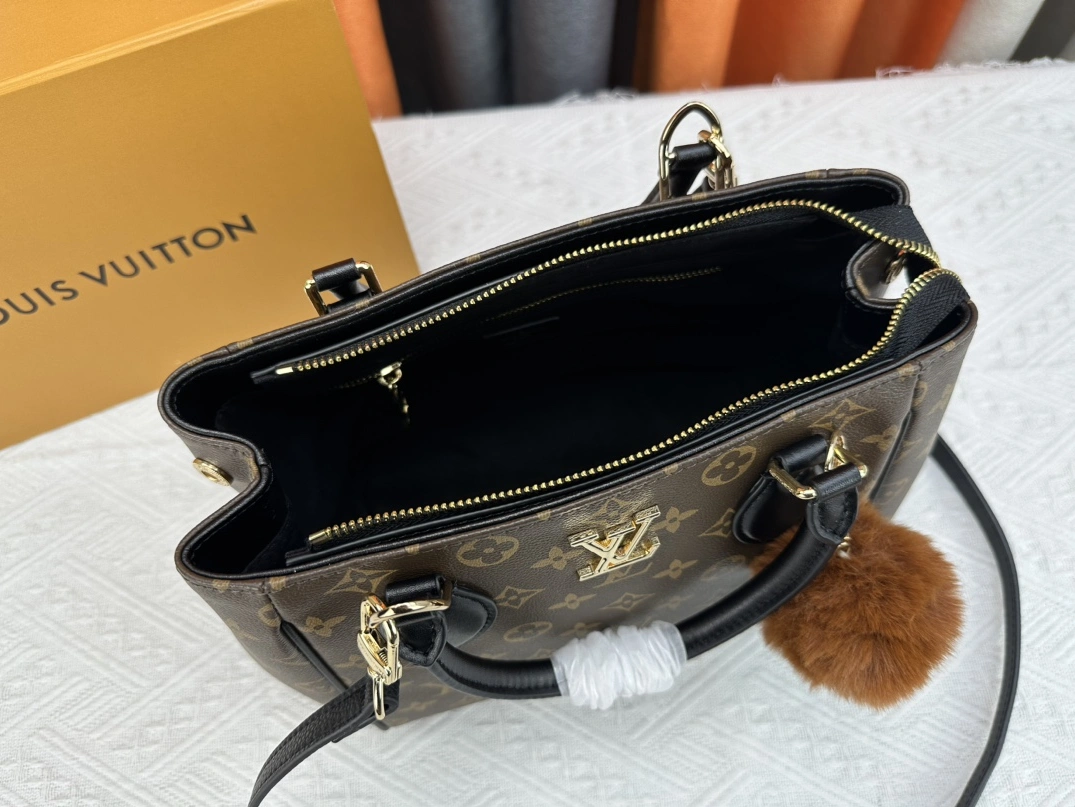 Durable 3474 Louis Vuitton AAA Quality Handbags For Women