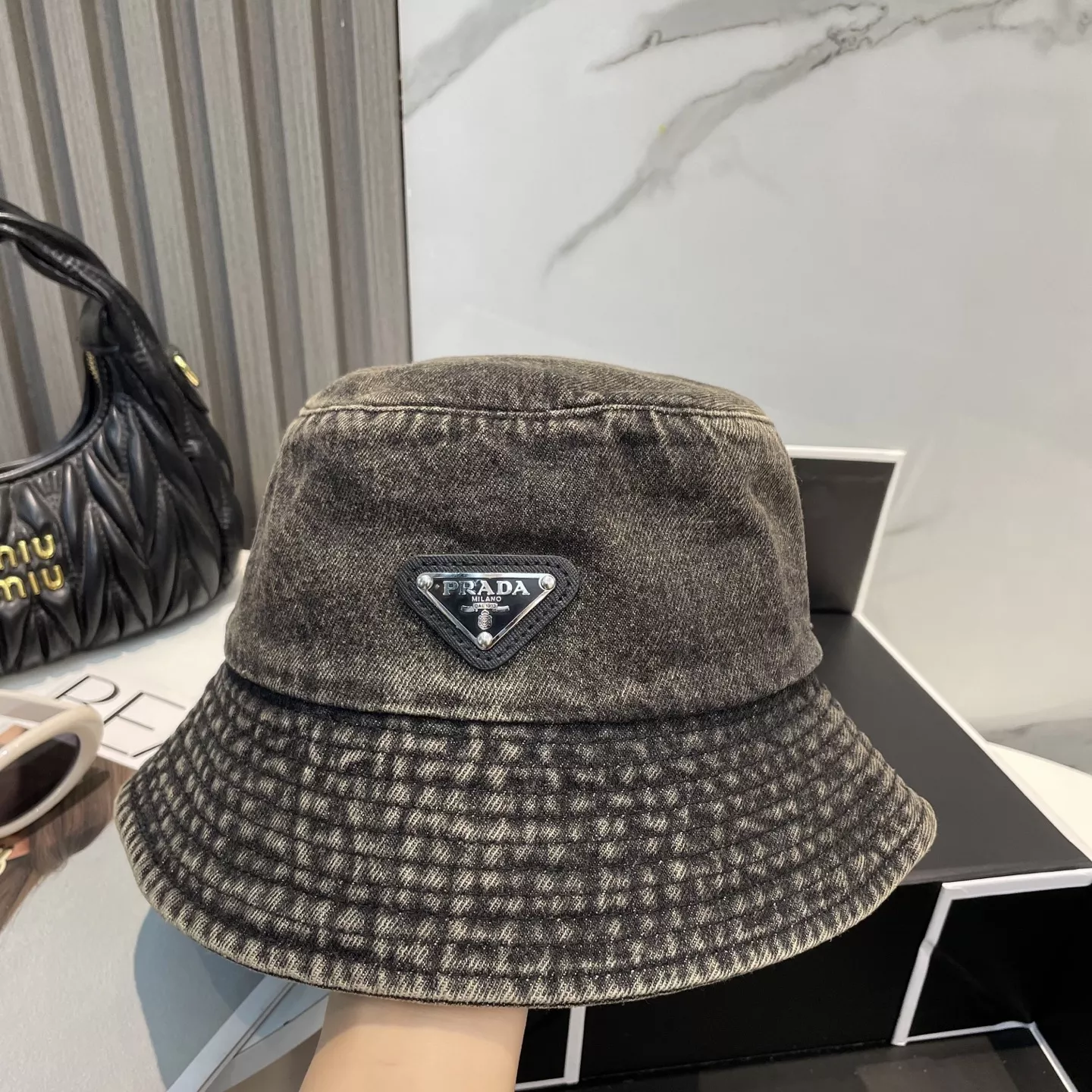 Durable 3661 Prada Caps