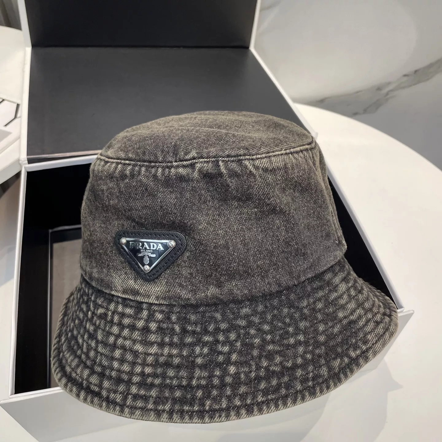 Durable 3661 Prada Caps