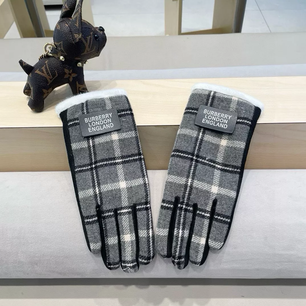 Durable 3912 Burberry Gloves