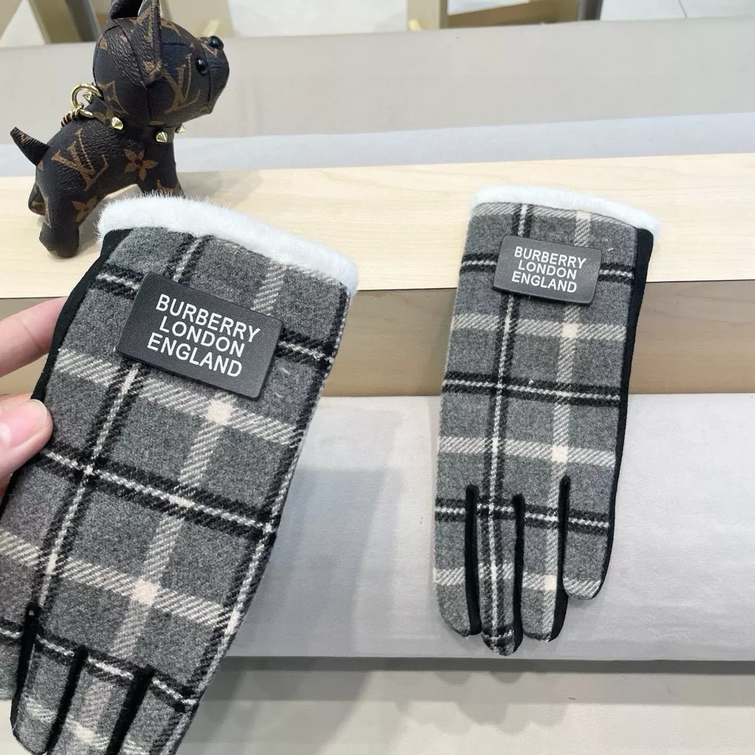 Durable 3912 Burberry Gloves