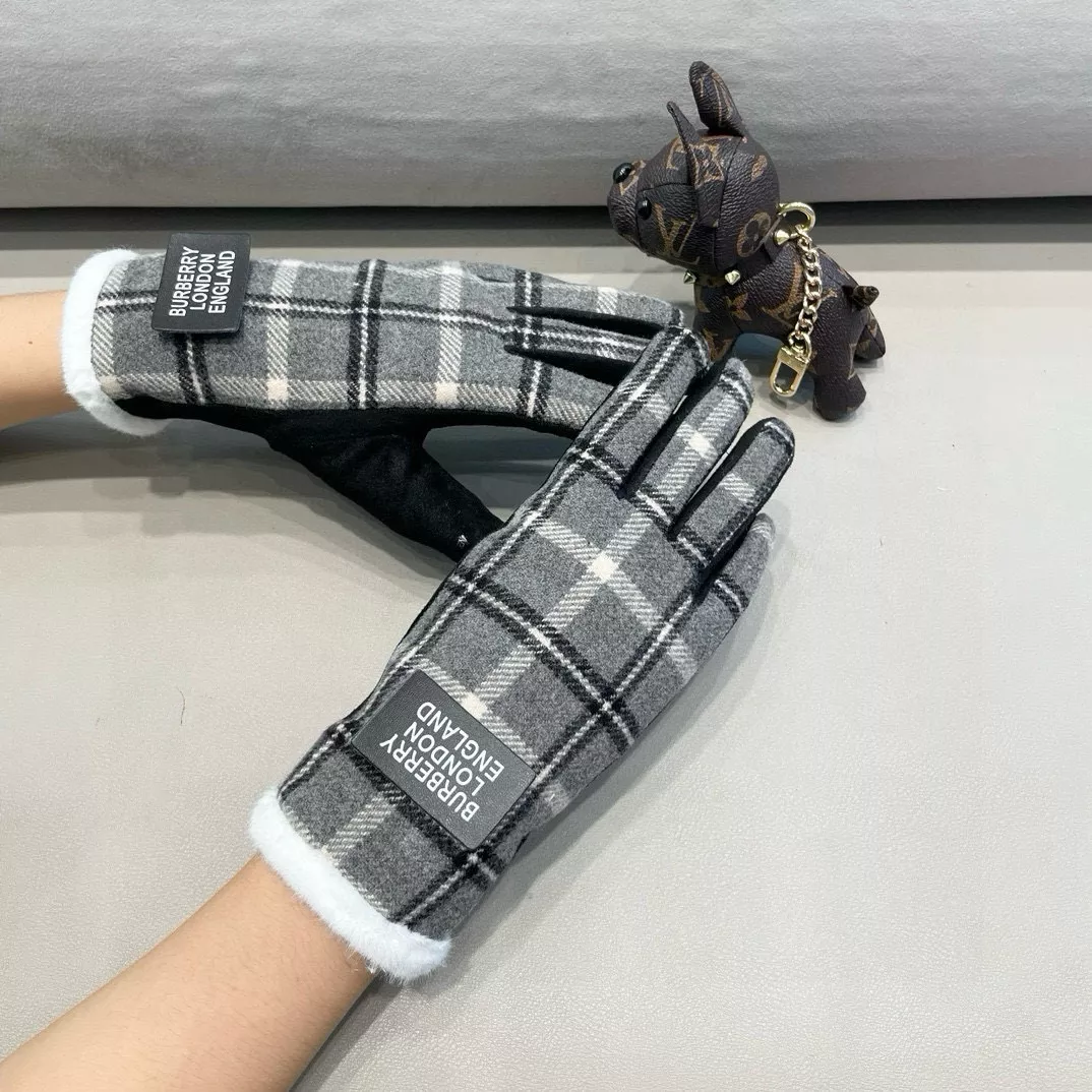 Durable 3912 Burberry Gloves
