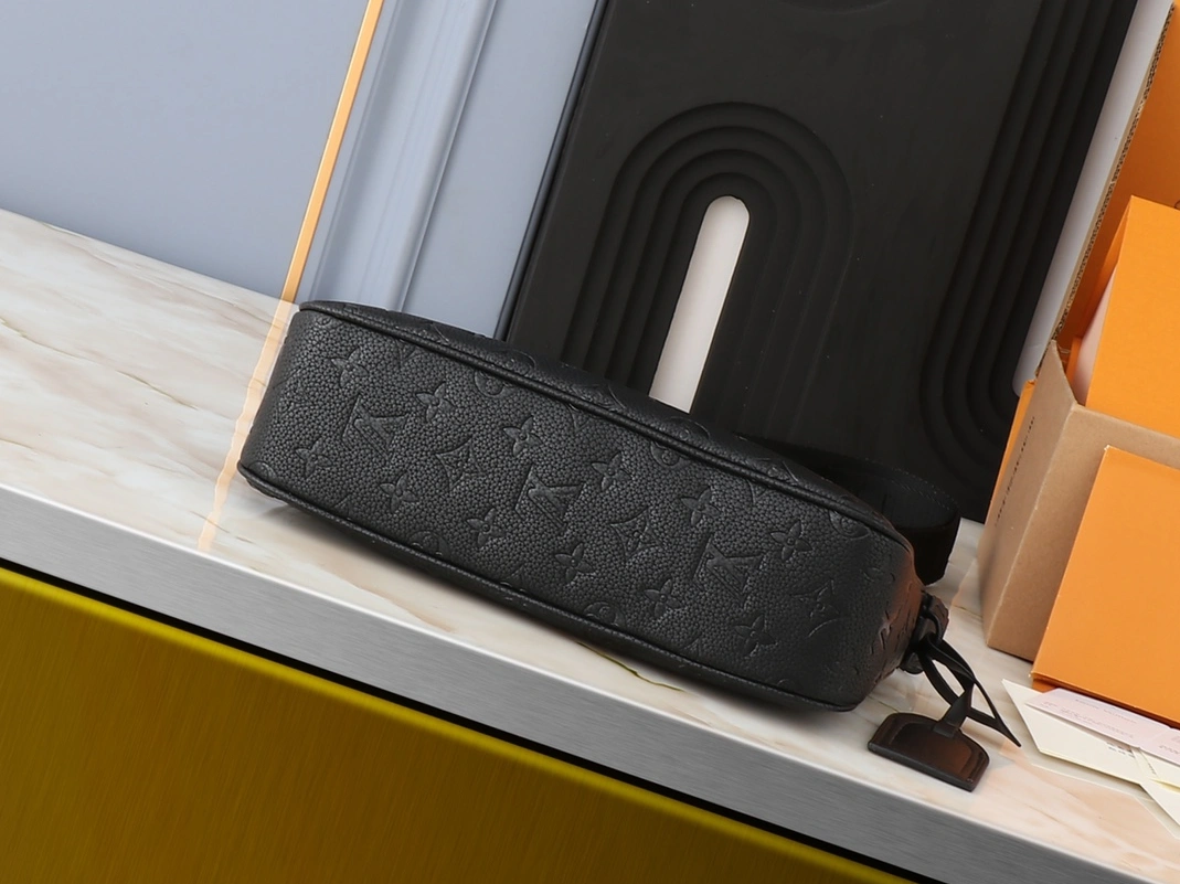 Durable 4149 Louis Vuitton AAA Quality Messenger Bags For Unisex