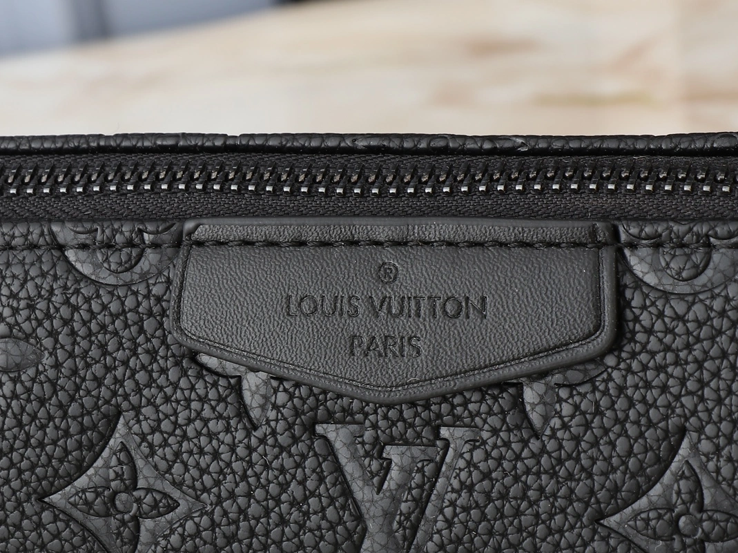Durable 4149 Louis Vuitton AAA Quality Messenger Bags For Unisex
