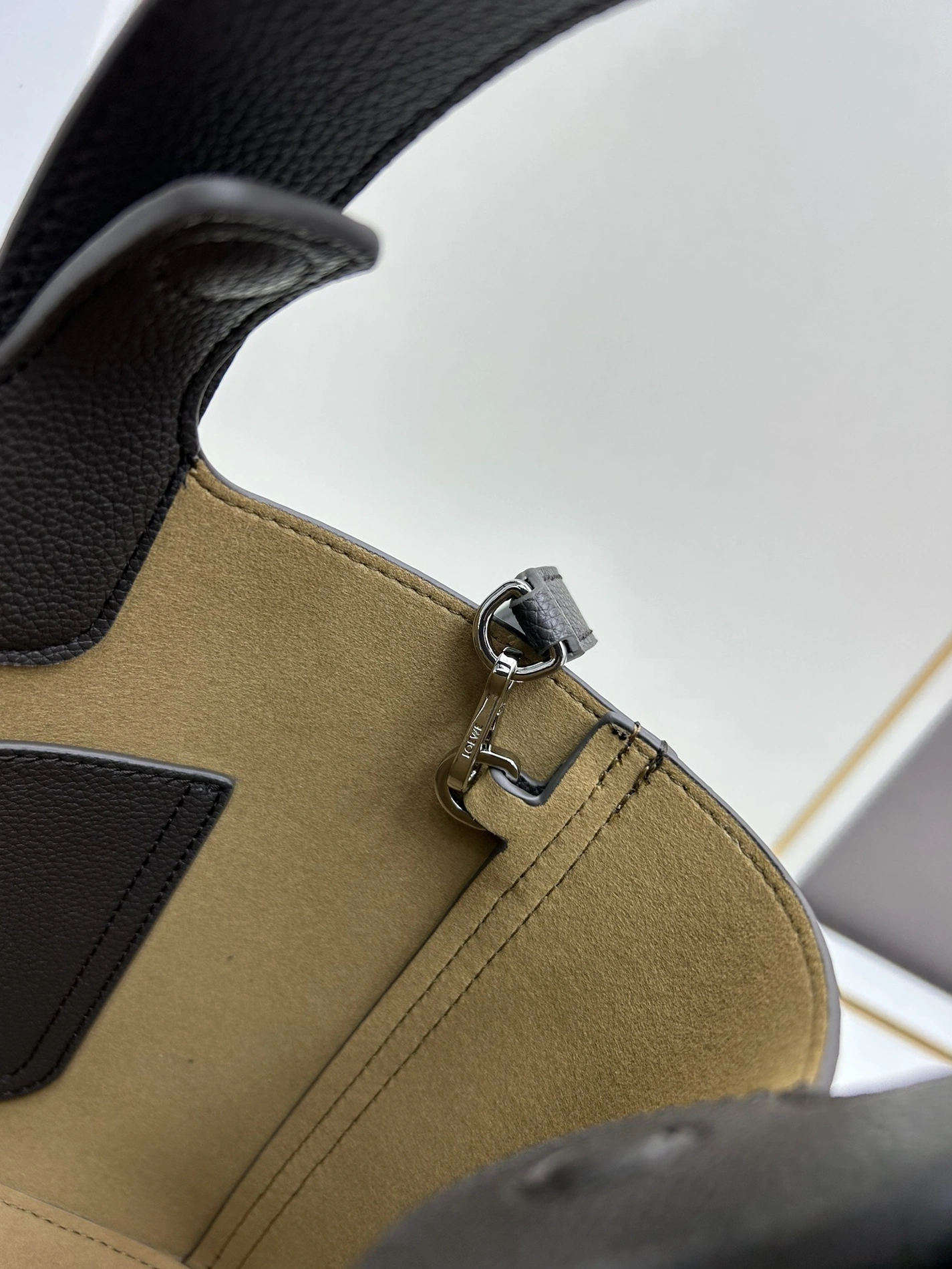 Durable 420 LOEWE AAA Quality Messenger Bags For Women