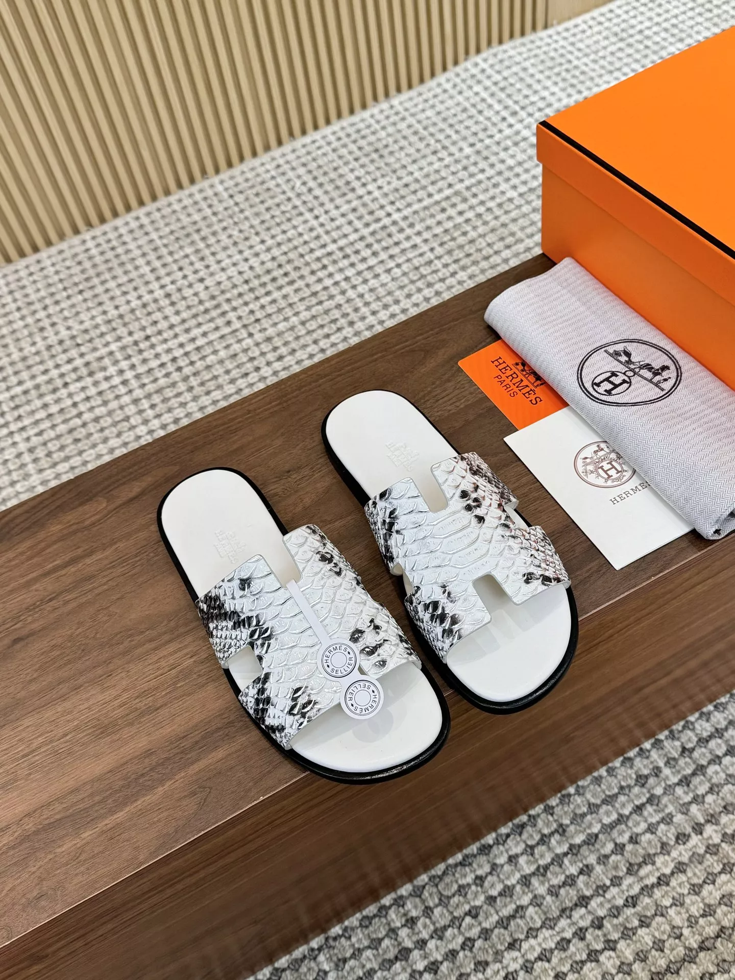 Durable 4287 Hermes Slippers For Men