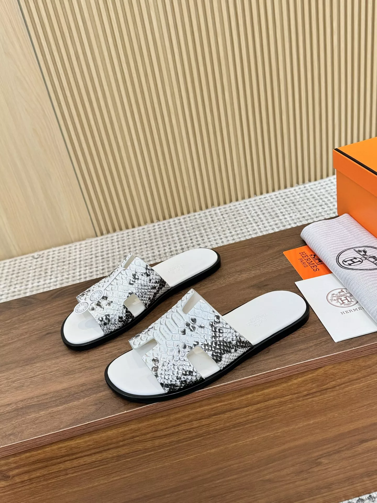 Durable 4287 Hermes Slippers For Men
