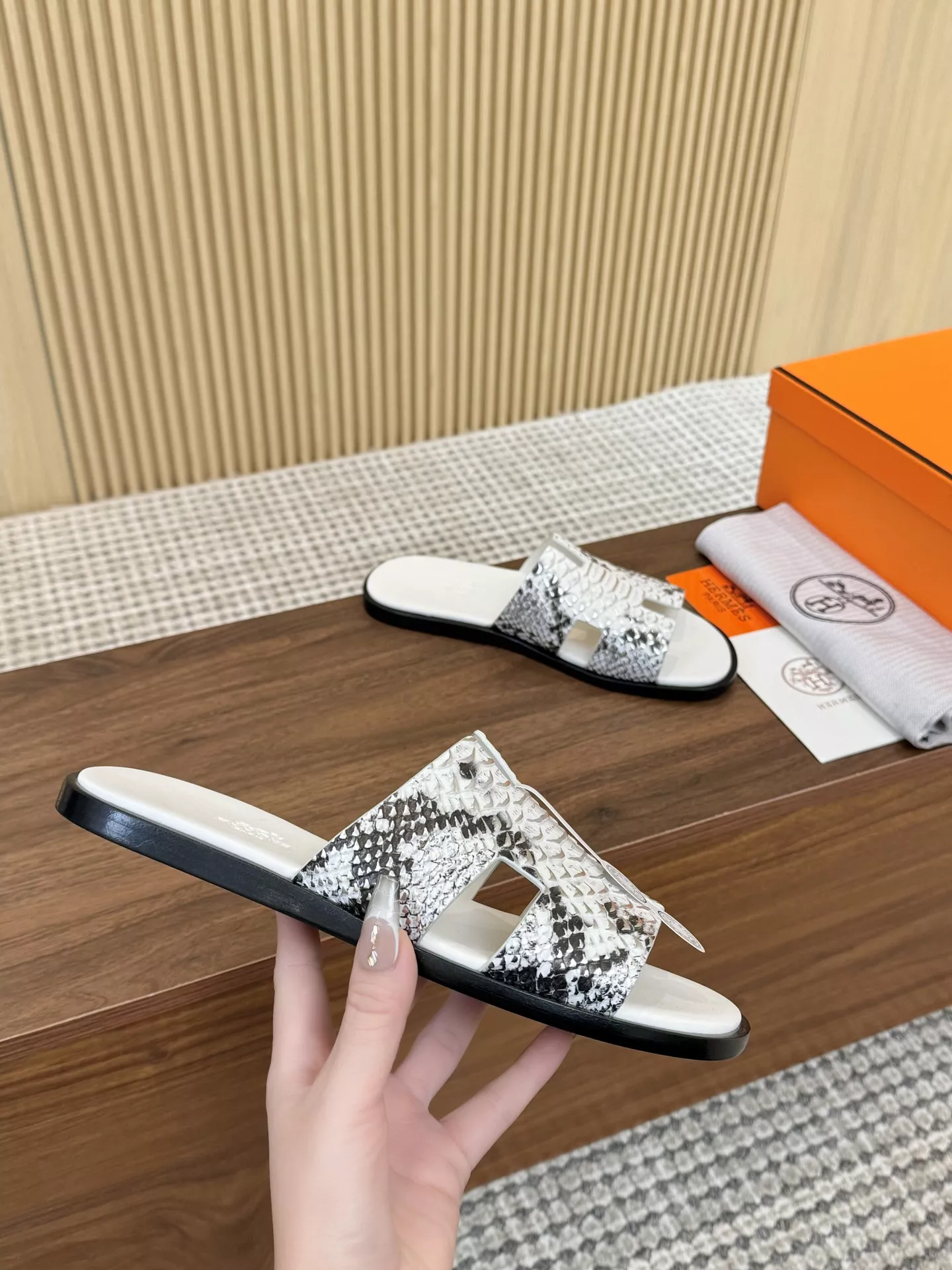 Durable 4287 Hermes Slippers For Men