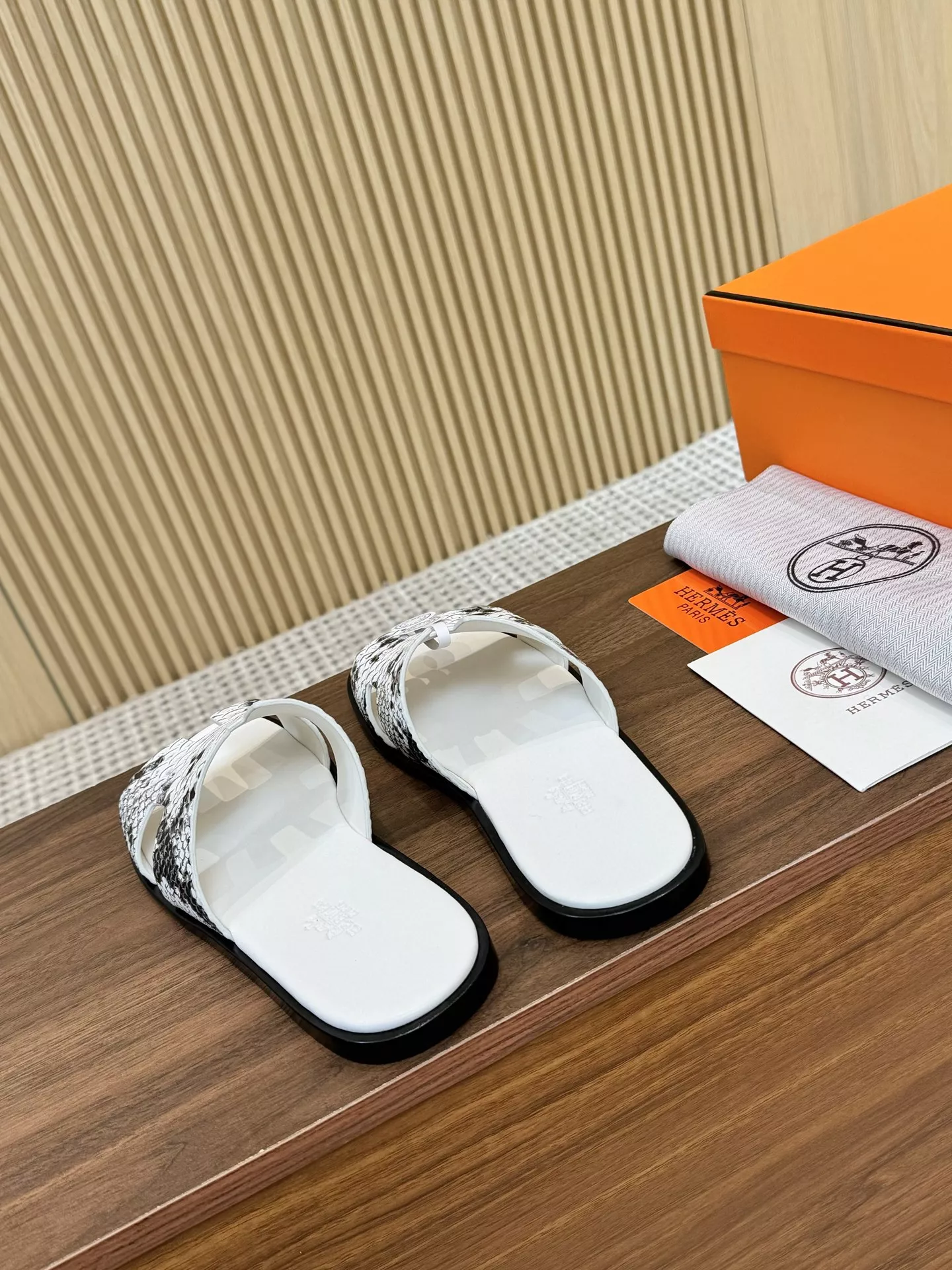 Durable 4287 Hermes Slippers For Men