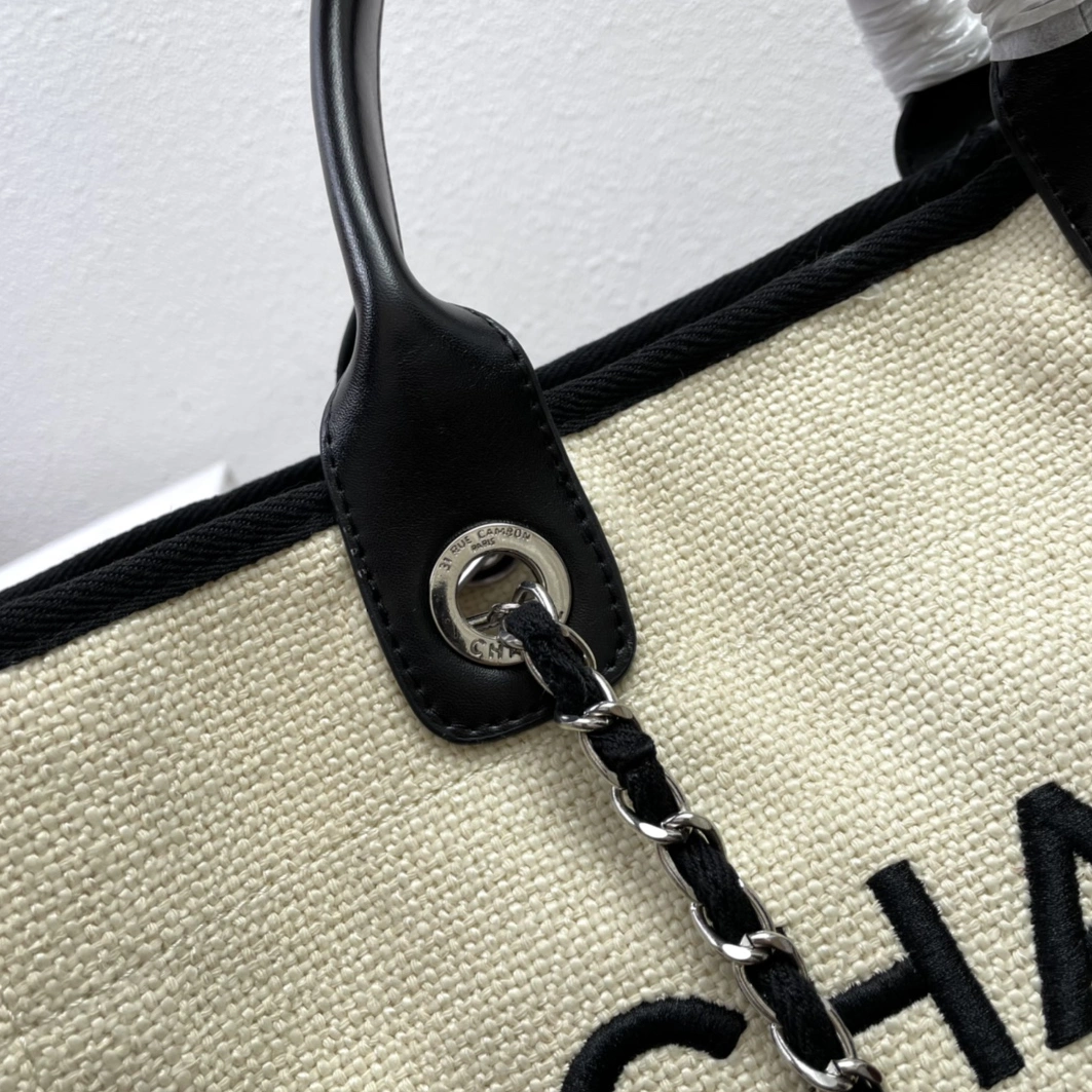 Durable 4697 Chanel AAA Quality Handbags For Women