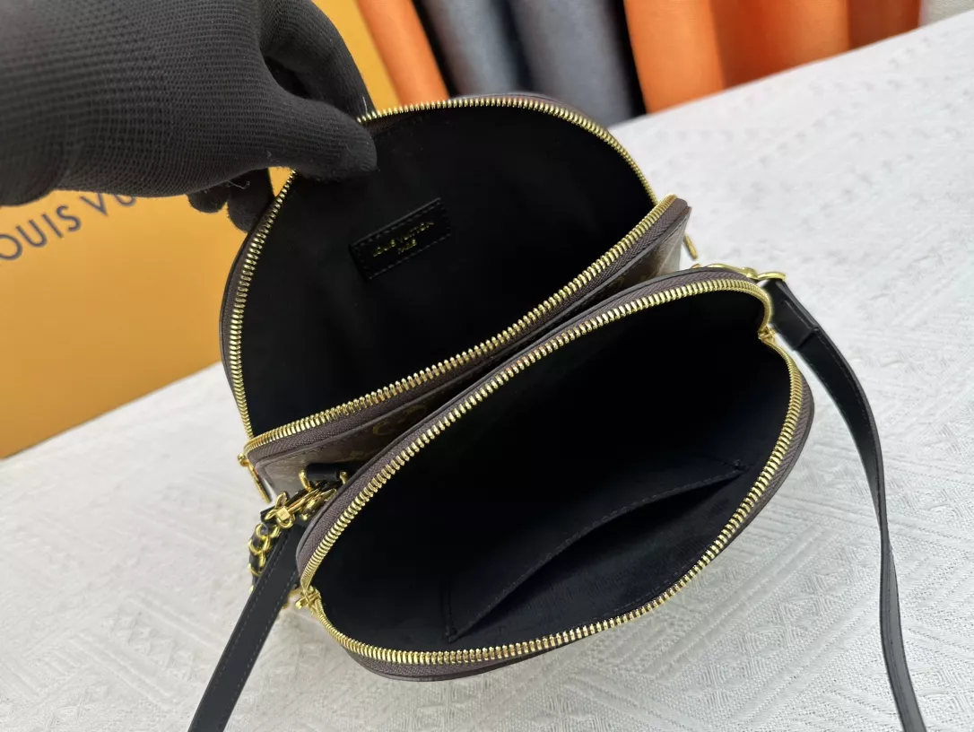 Durable 4771 Louis Vuitton AAA Quality Messenger Bags For Women