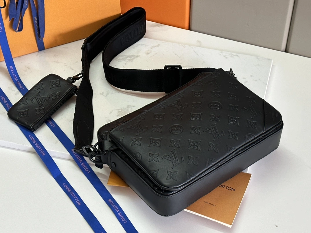 Durable 5053 Louis Vuitton AAA Man Messenger Bags
