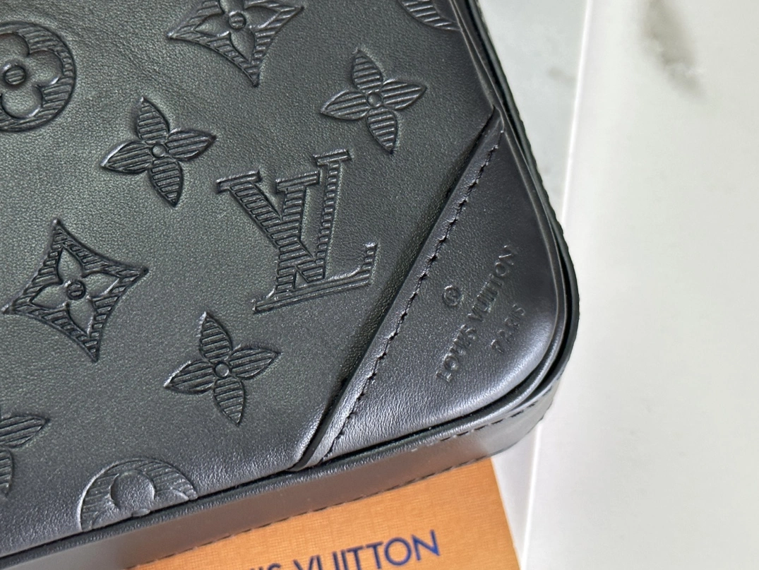 Durable 5053 Louis Vuitton AAA Man Messenger Bags