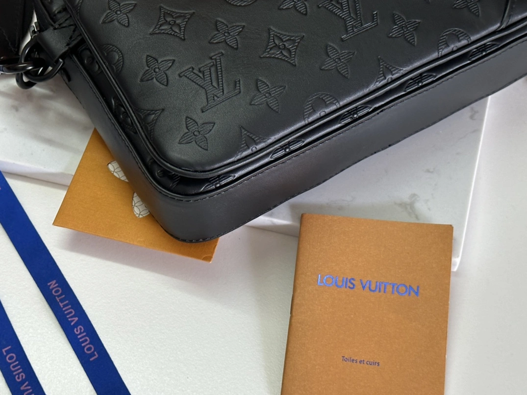Durable 5053 Louis Vuitton AAA Man Messenger Bags