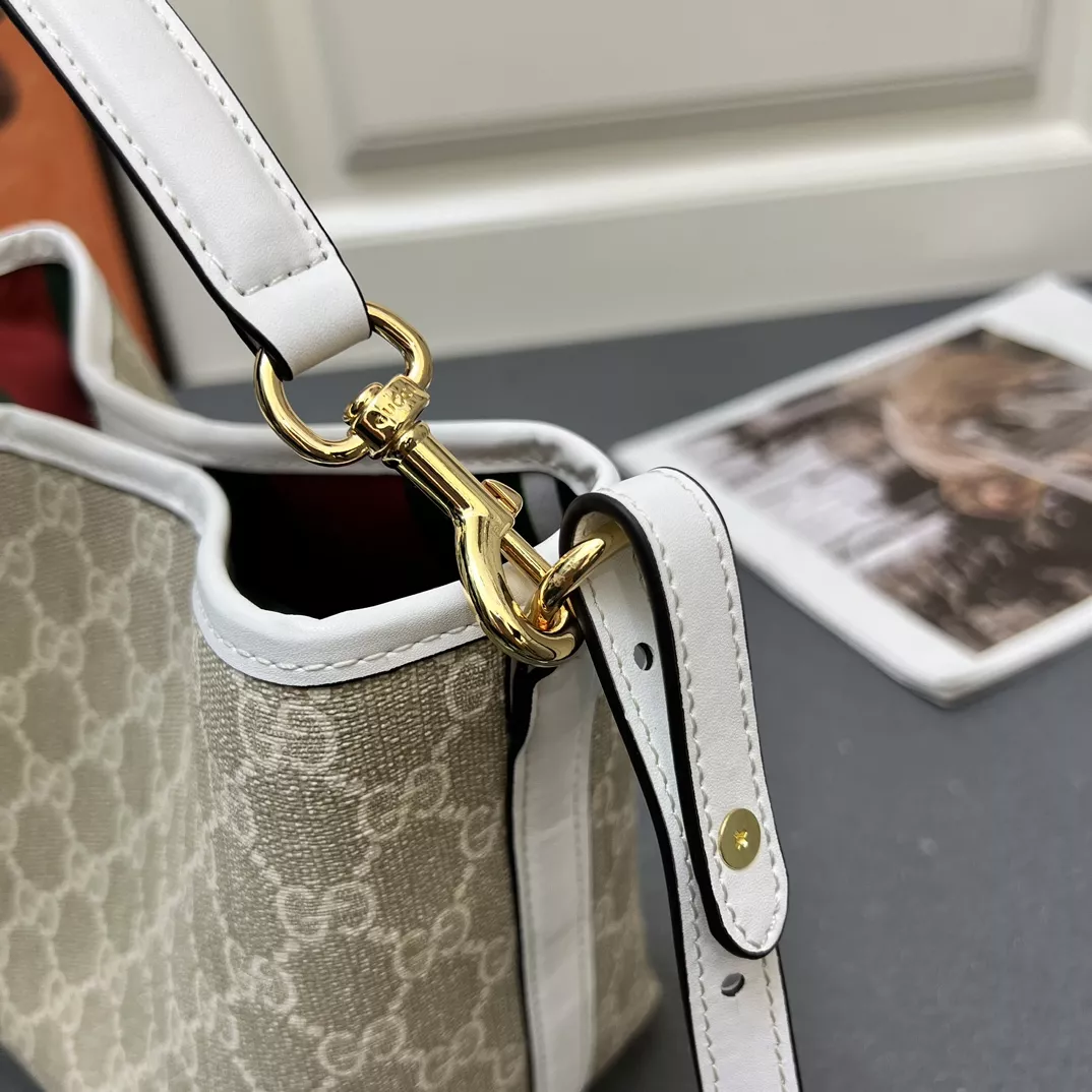 Durable 5297 Gucci AAA Quality Messenger Bags For Women