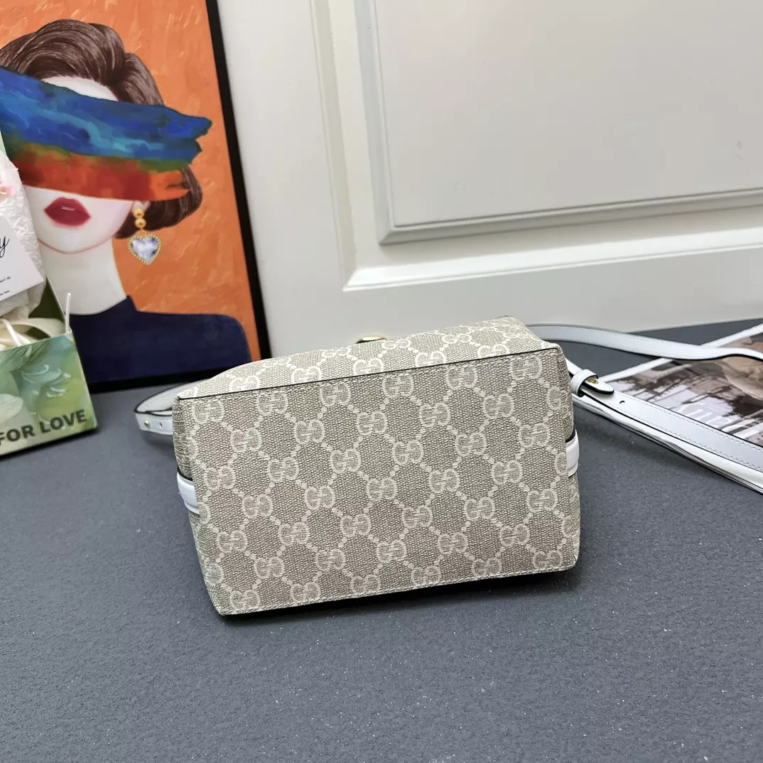 Durable 5297 Gucci AAA Quality Messenger Bags For Women