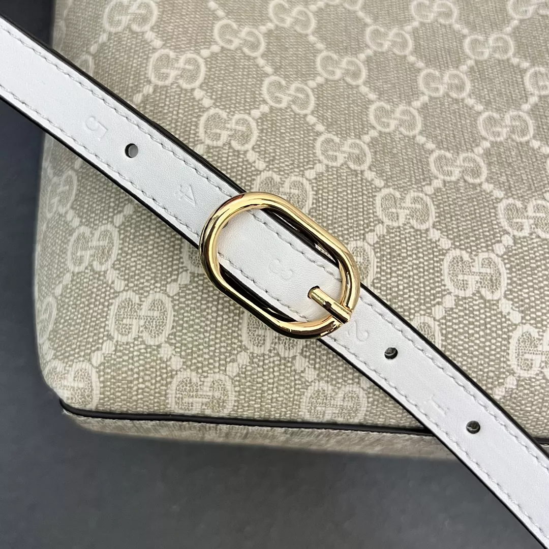 Durable 5297 Gucci AAA Quality Messenger Bags For Women