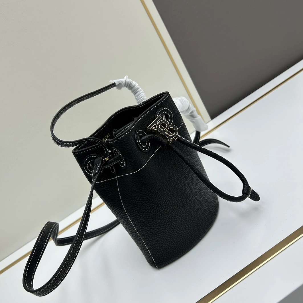 Durable 5308 Burberry AAA Quality Messenger Bags For Women