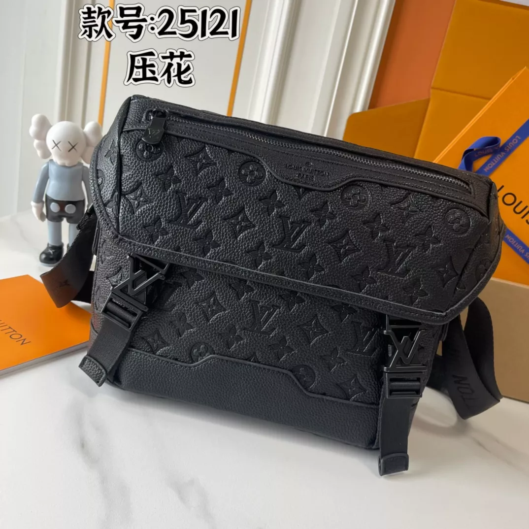 Durable 5338 Louis Vuitton AAA Man Messenger Bags