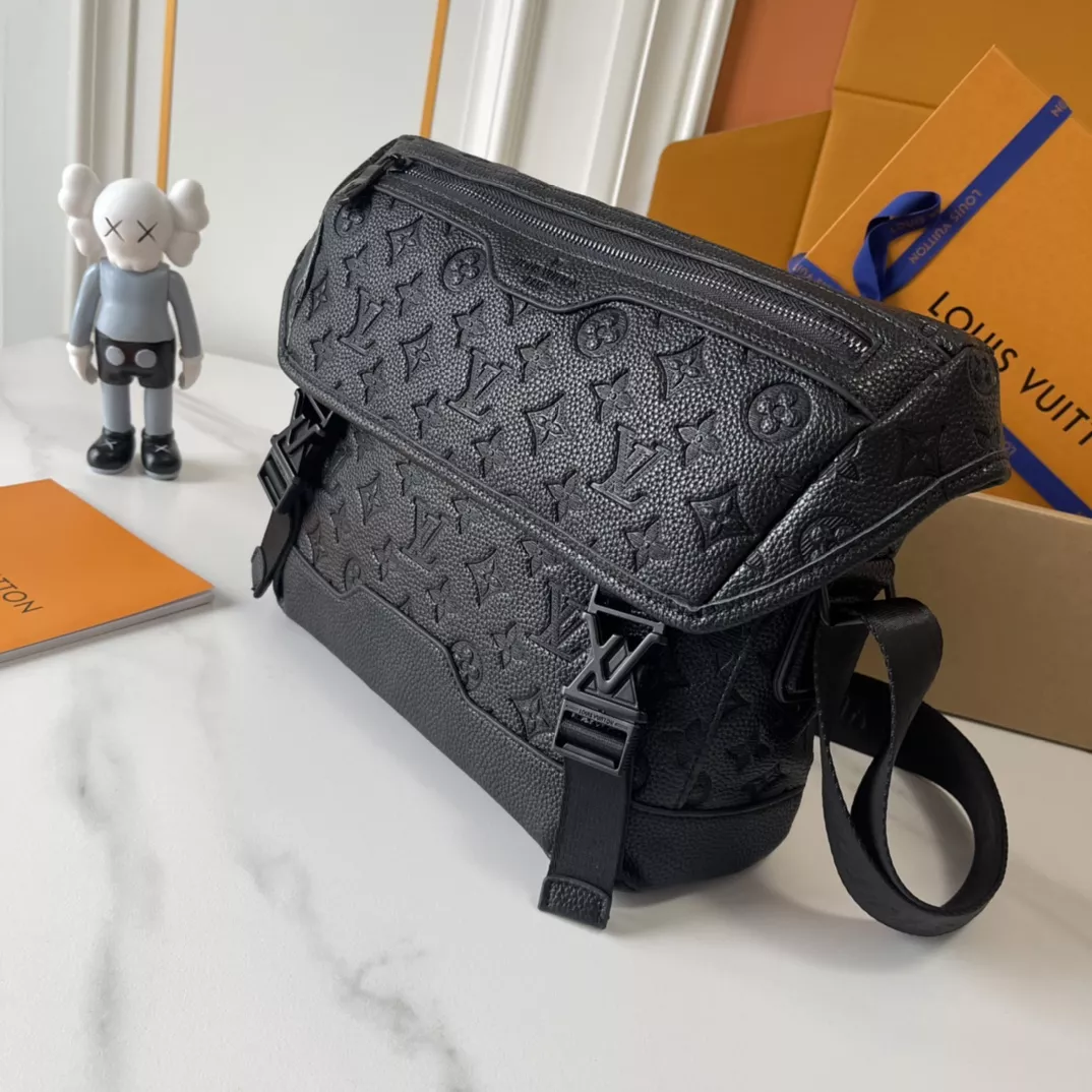 Durable 5338 Louis Vuitton AAA Man Messenger Bags