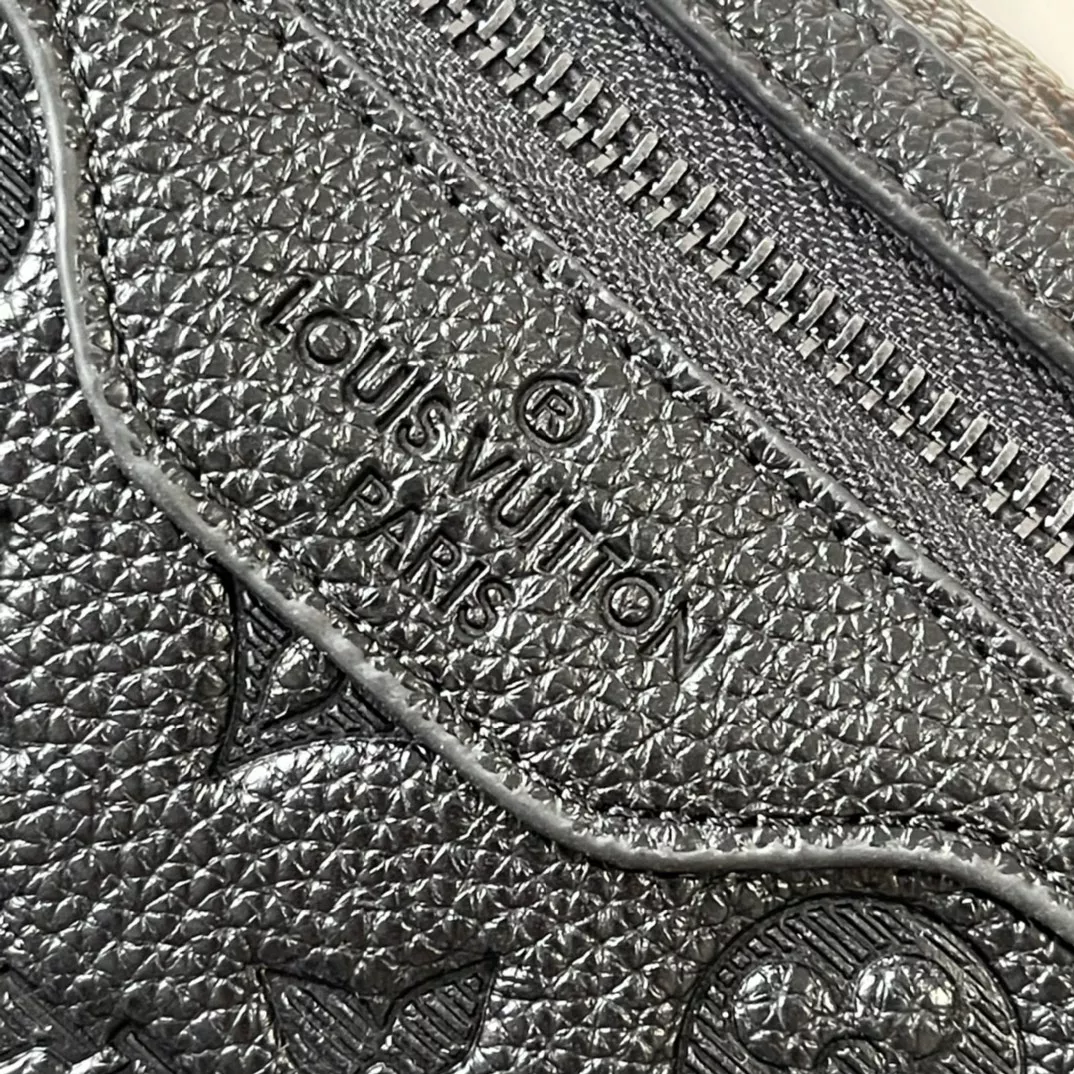 Durable 5338 Louis Vuitton AAA Man Messenger Bags