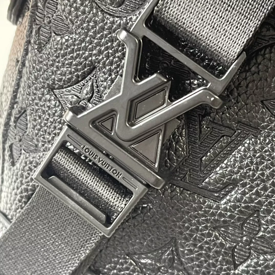 Durable 5338 Louis Vuitton AAA Man Messenger Bags