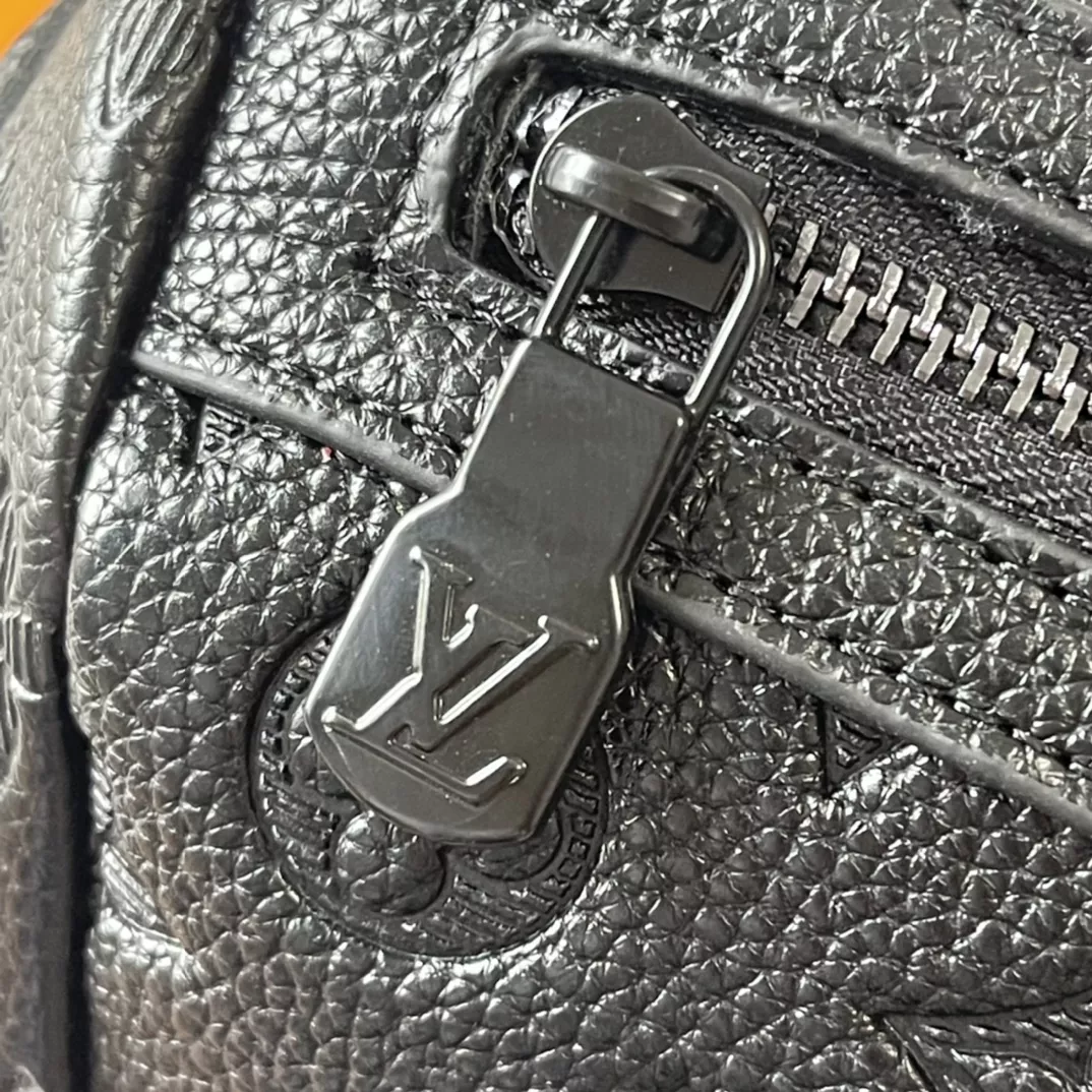 Durable 5338 Louis Vuitton AAA Man Messenger Bags