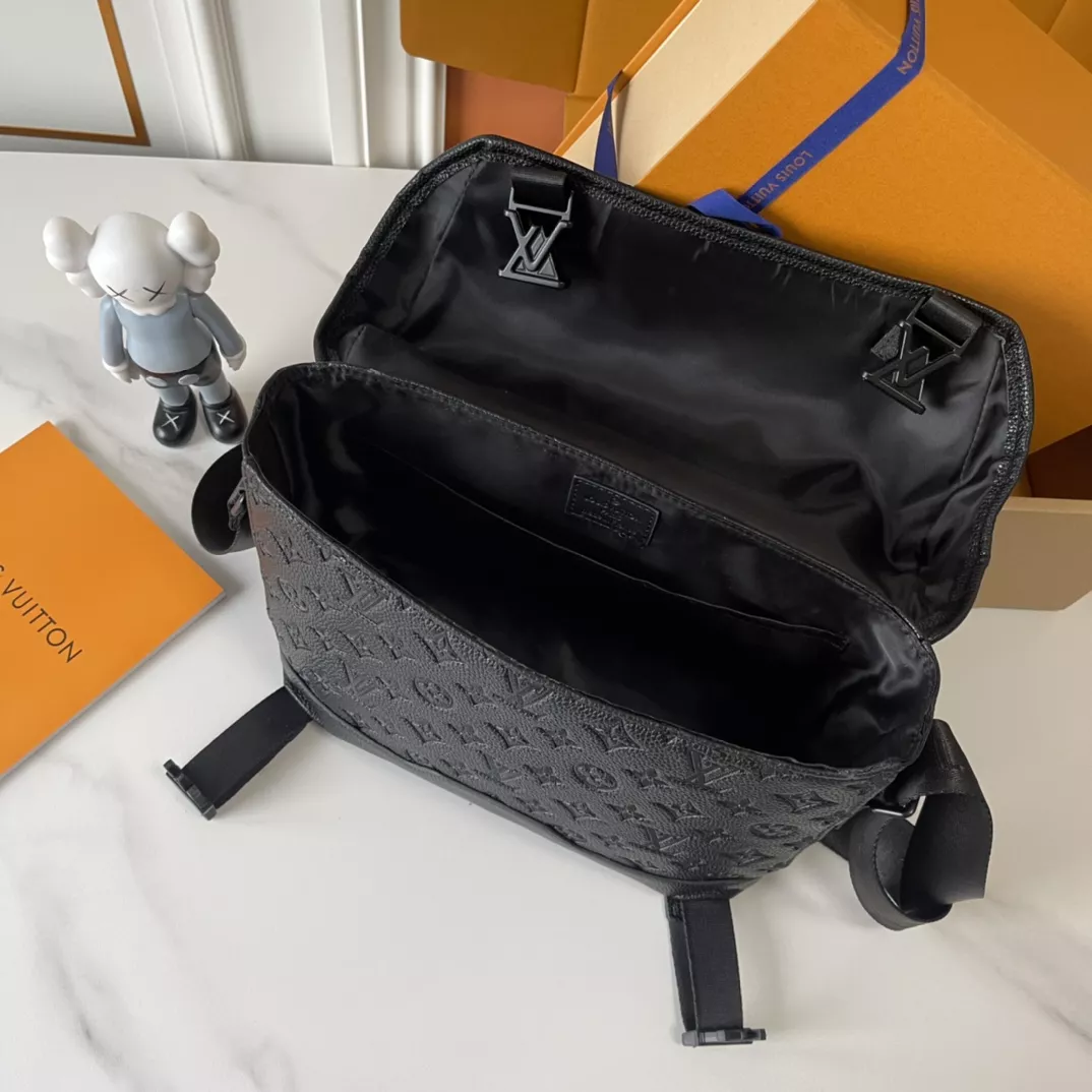 Durable 5338 Louis Vuitton AAA Man Messenger Bags