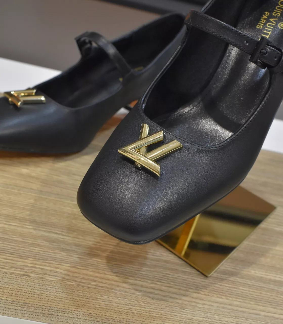 Durable 5363 Louis Vuitton High-Heeled Shoes For Women