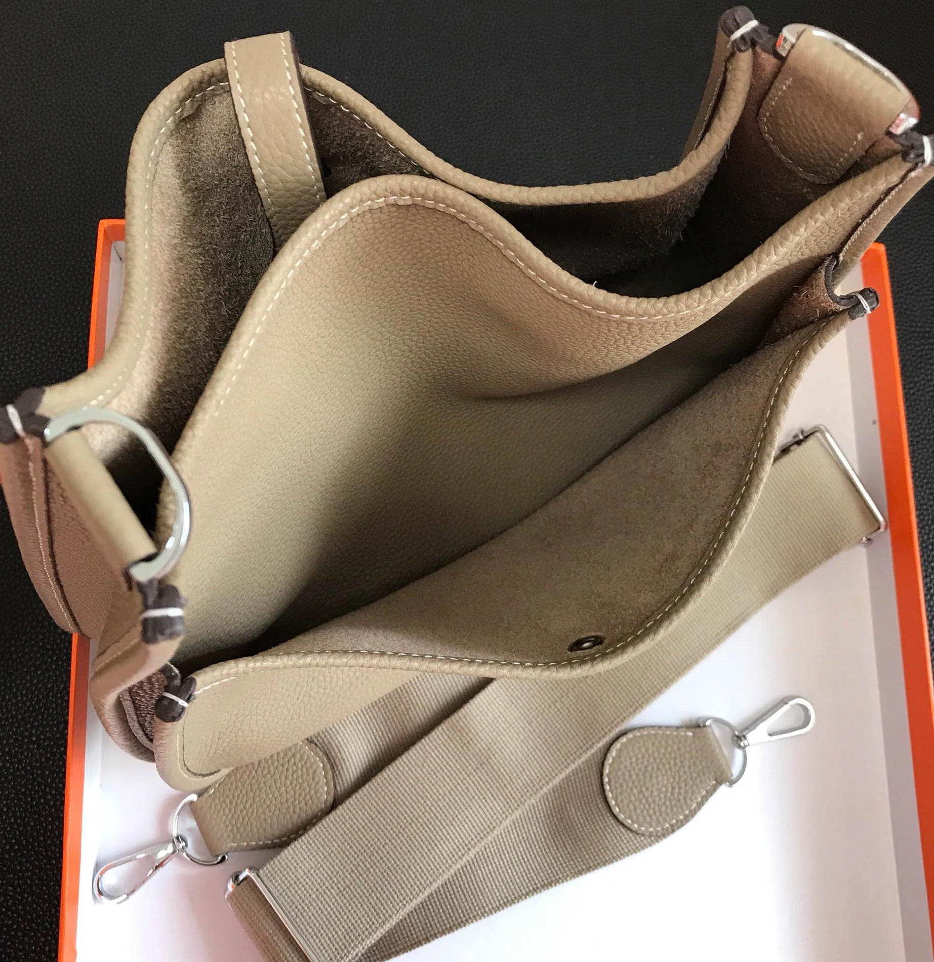 Durable 563 Hermes AAA Quality Messenger Bags For Women