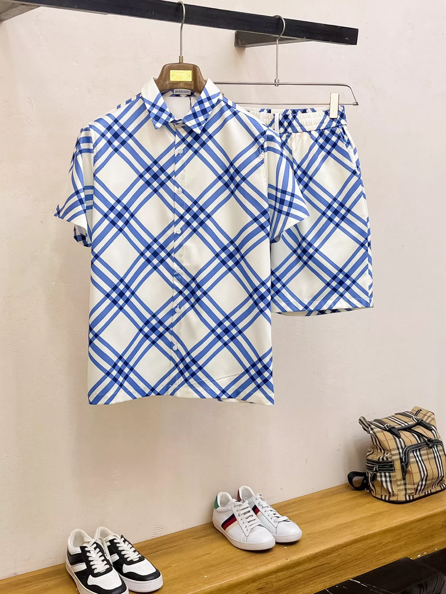 Durable 5934 Burberry Tracksuits Short Sleeved For Men