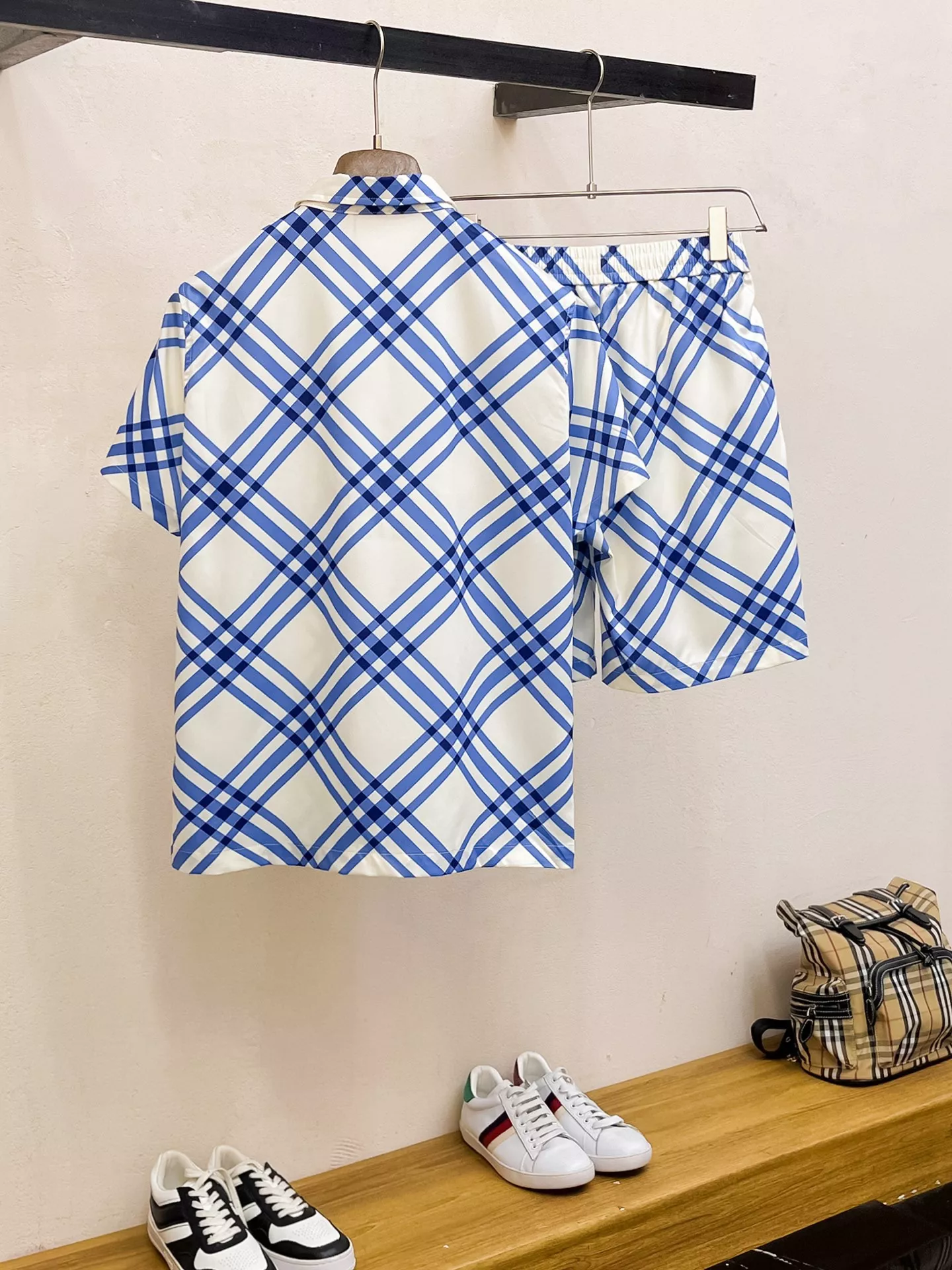 Durable 5934 Burberry Tracksuits Short Sleeved For Men