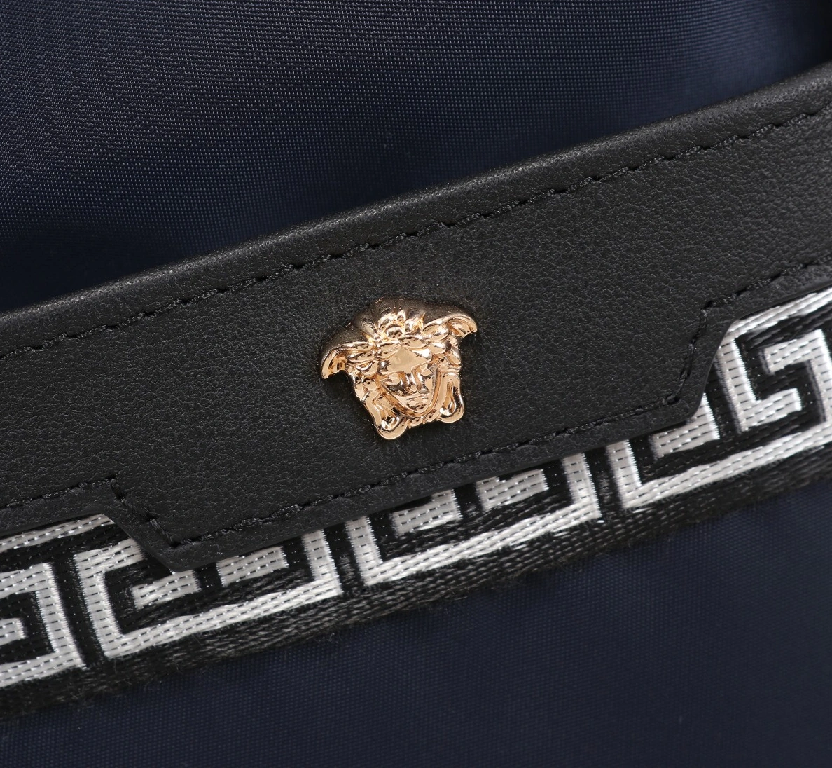 Durable 598 Versace AAA Man Messenger Bags