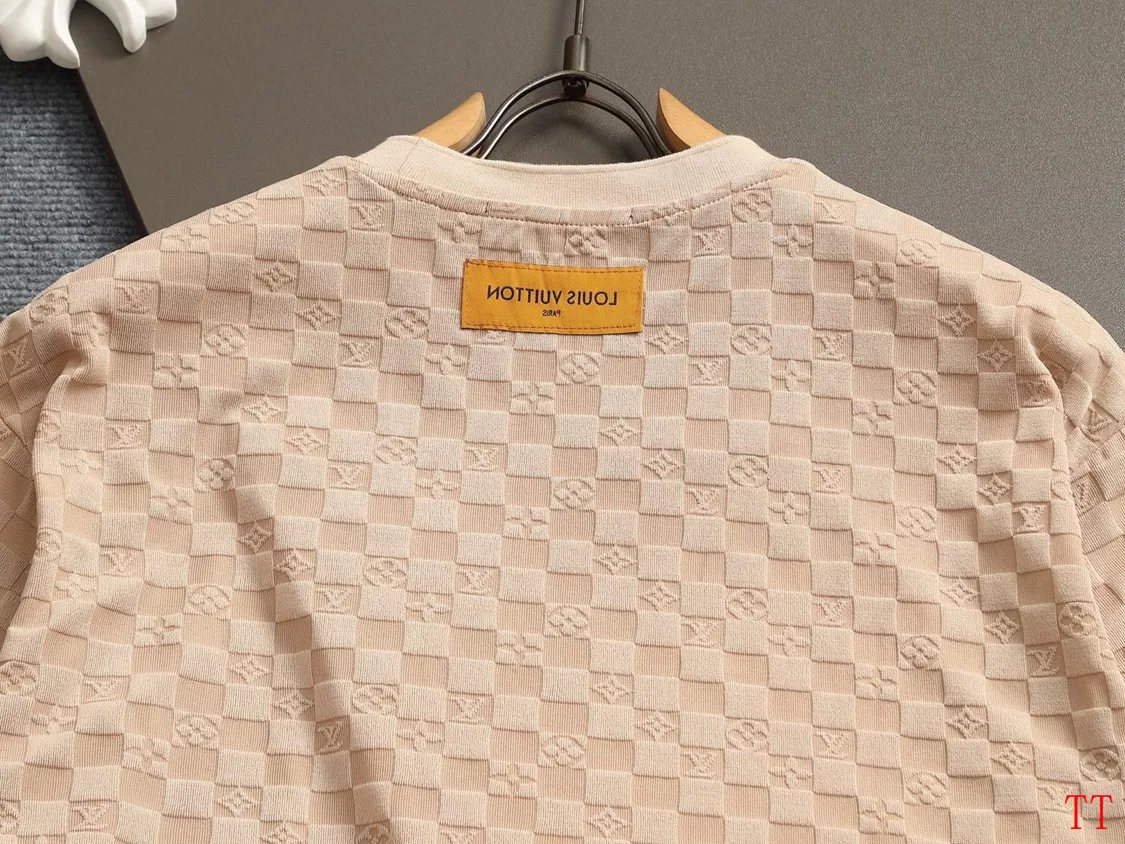 Durable 6047 Louis Vuitton LV T-Shirts Short Sleeved For Unisex